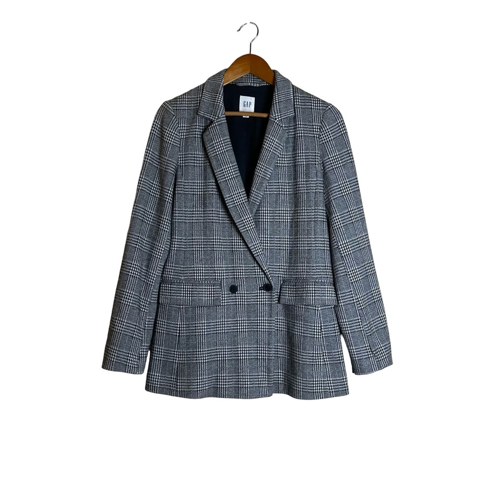Gap classic girlfriend blazer in grid plaid. Size 8